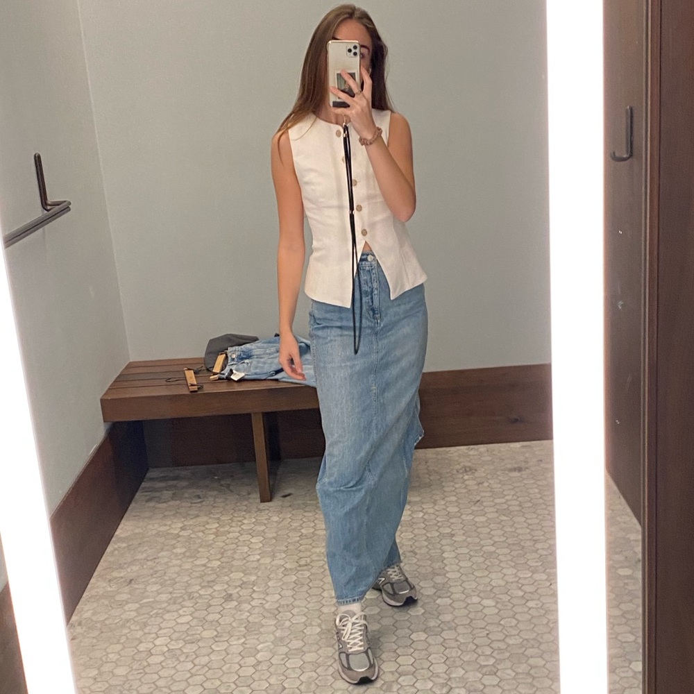 ARITZIA denim skirt slit in the back